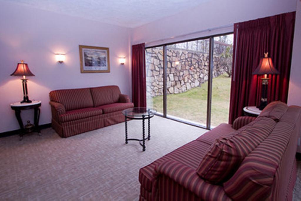 Pipestem Resort State Park Interior foto